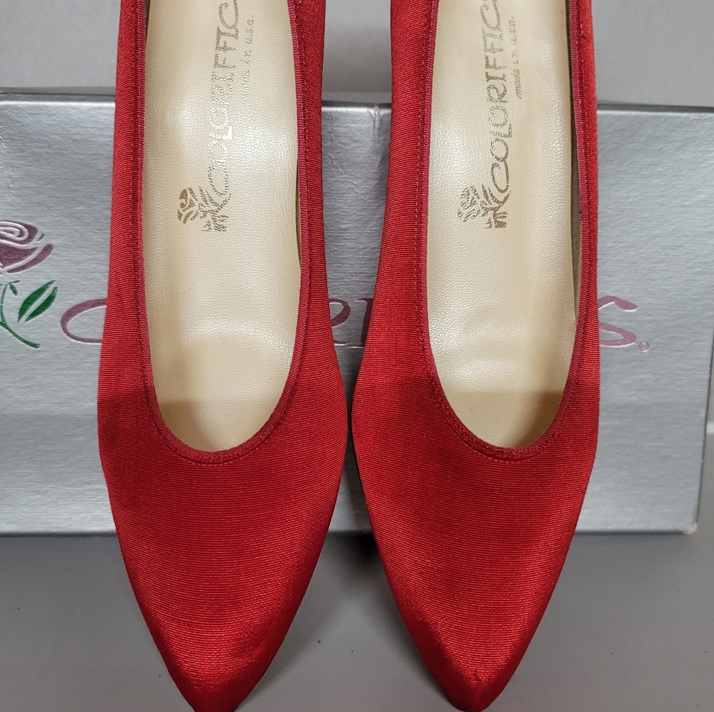 Colorifics Dyeable Shoe Red Heeled Pump